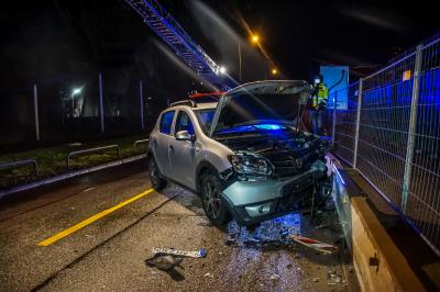 Stuttgart Untertuerkheim: Frontalcrash zweier PKW 